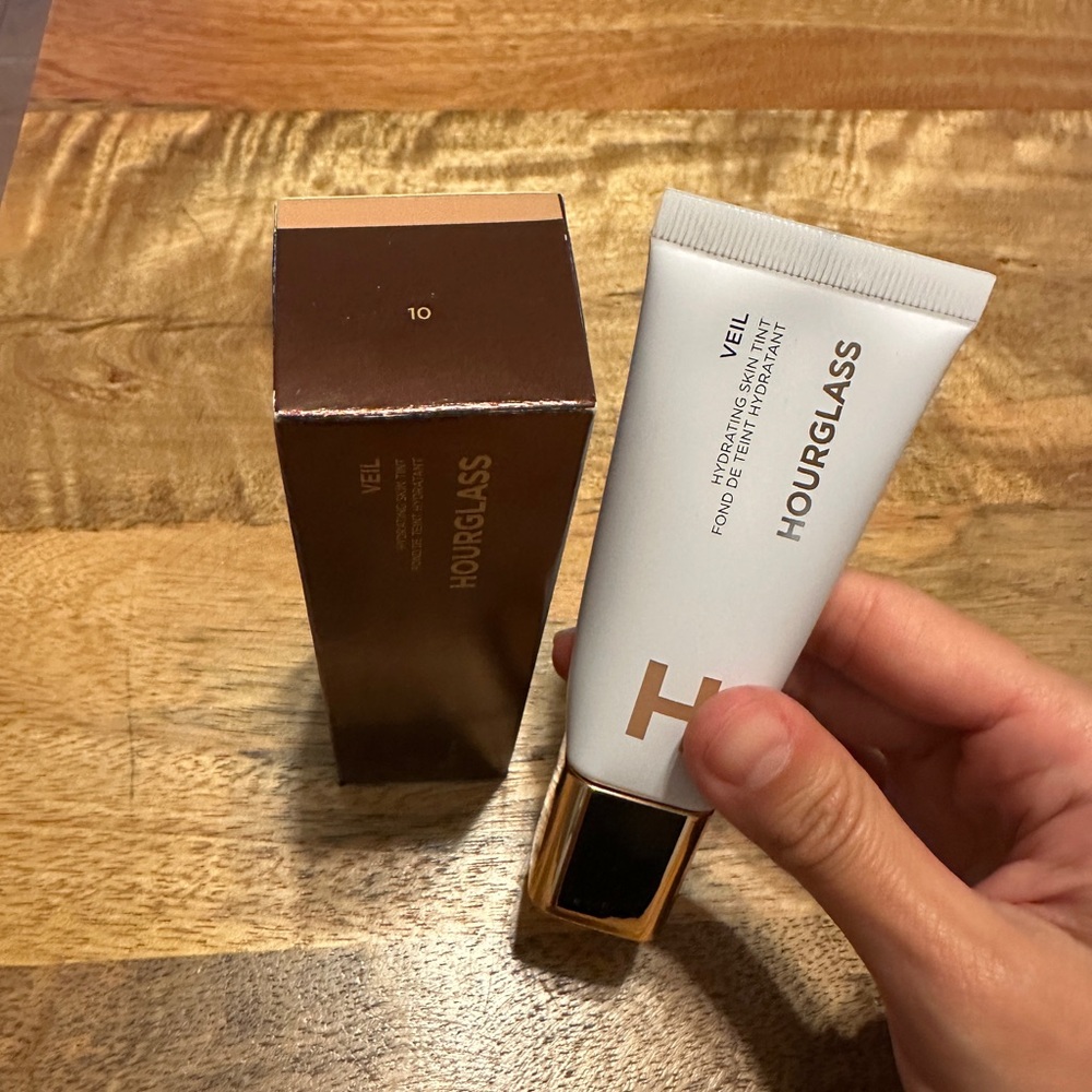 Hourglass Veil Skin Tint - Shade 10